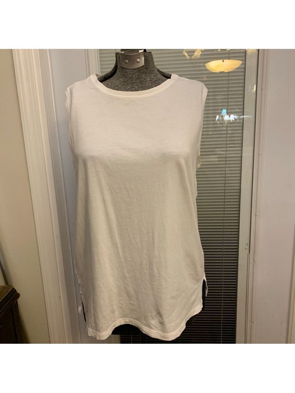 Women's Lululemon Athletica White Tank Top Size 6